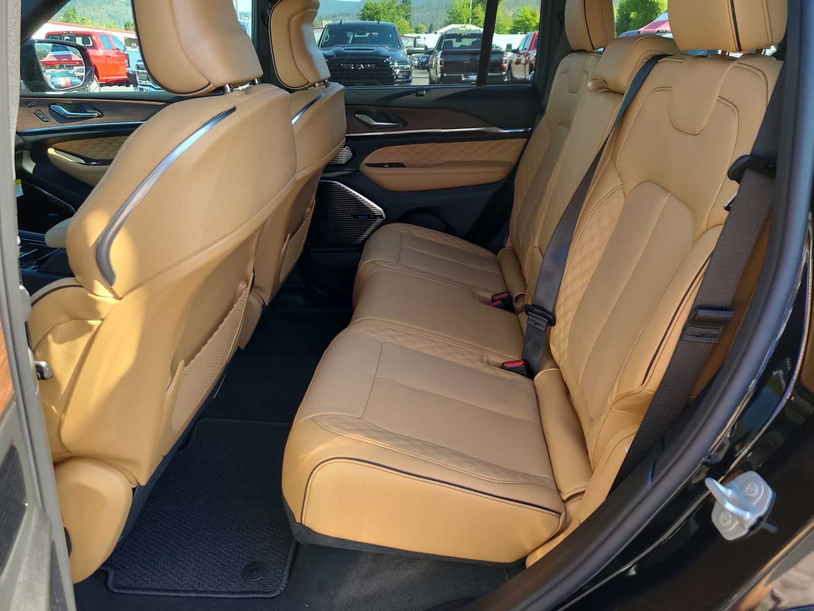 Thumbnail: 2025 Jeep Grand Cherokee - 21