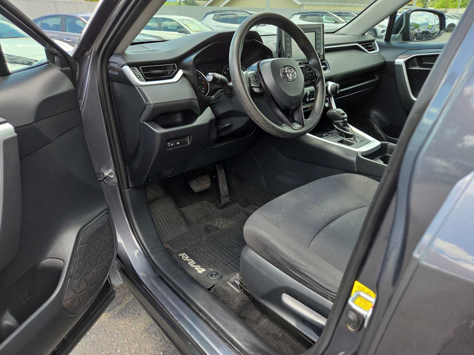 Thumbnail: 2019 Toyota RAV4 - 10