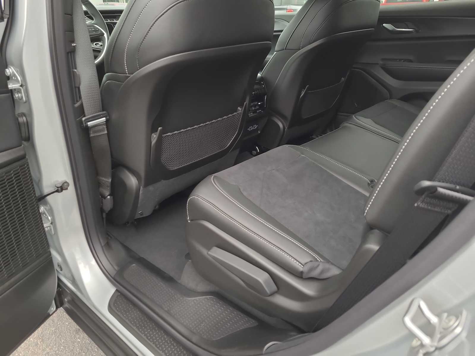 Thumbnail: 2025 Jeep Grand Cherokee - 20