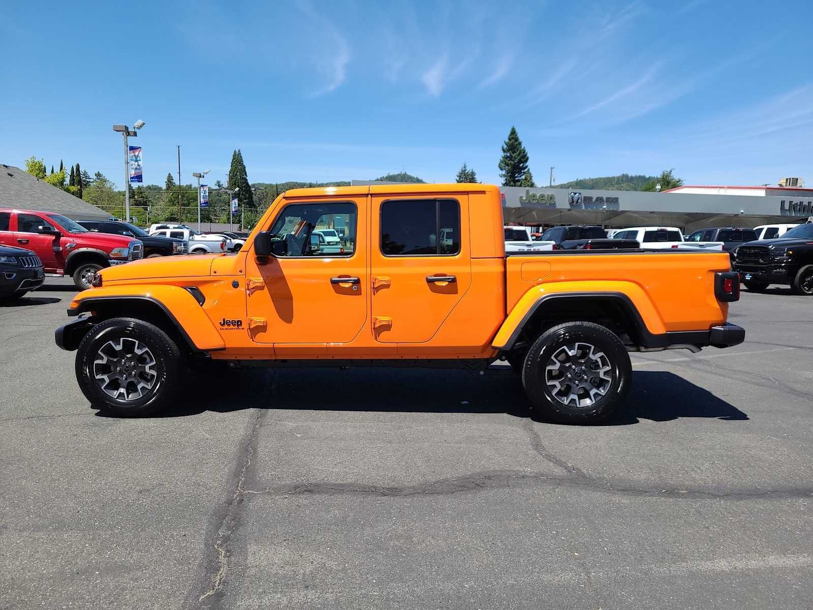 Thumbnail: 2025 Jeep Gladiator - 11