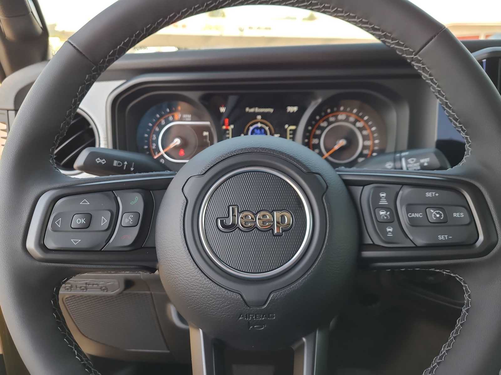 Thumbnail: 2025 Jeep Gladiator - 23