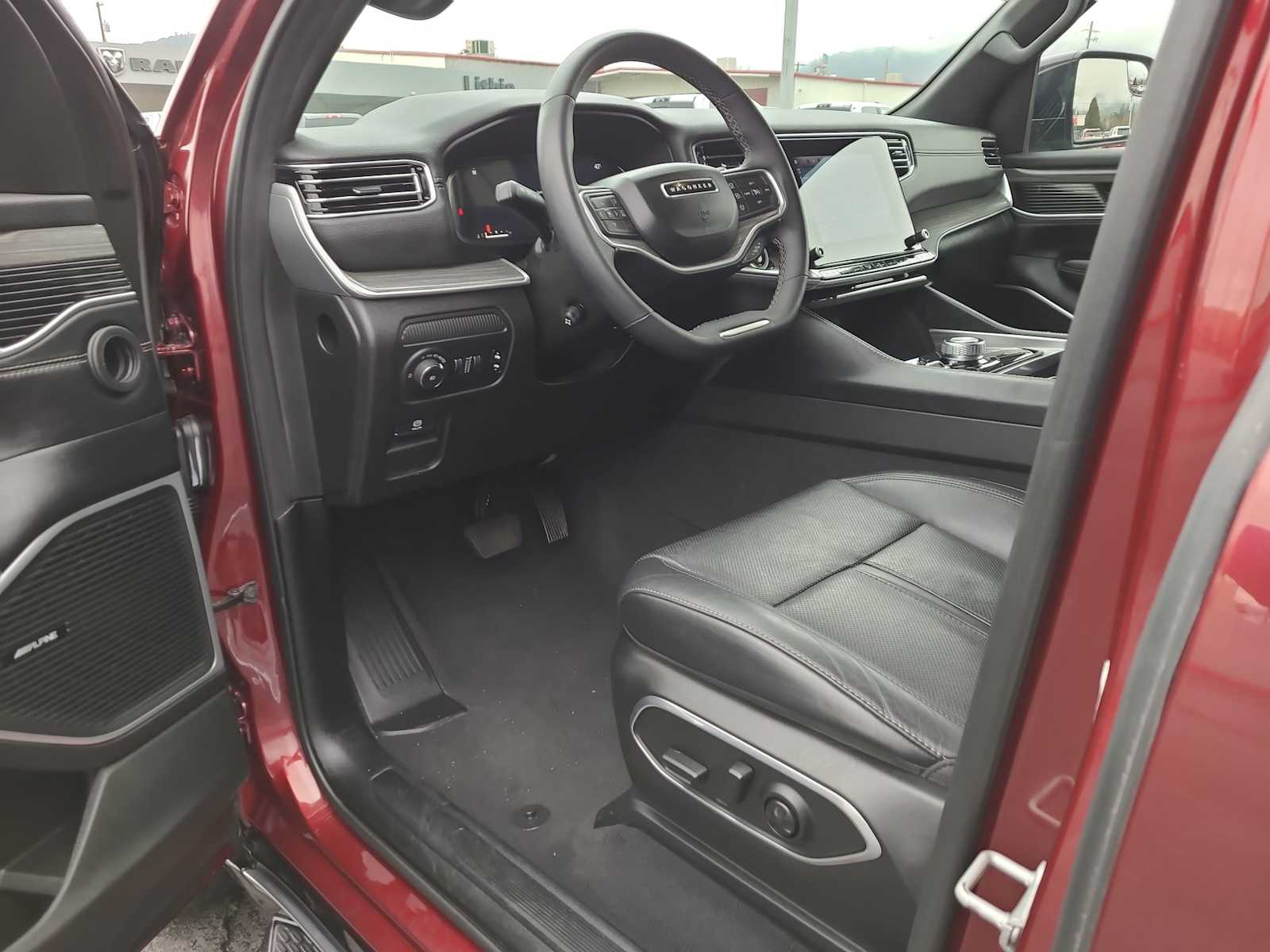 Thumbnail: 2024 Jeep Wagoneer - 10