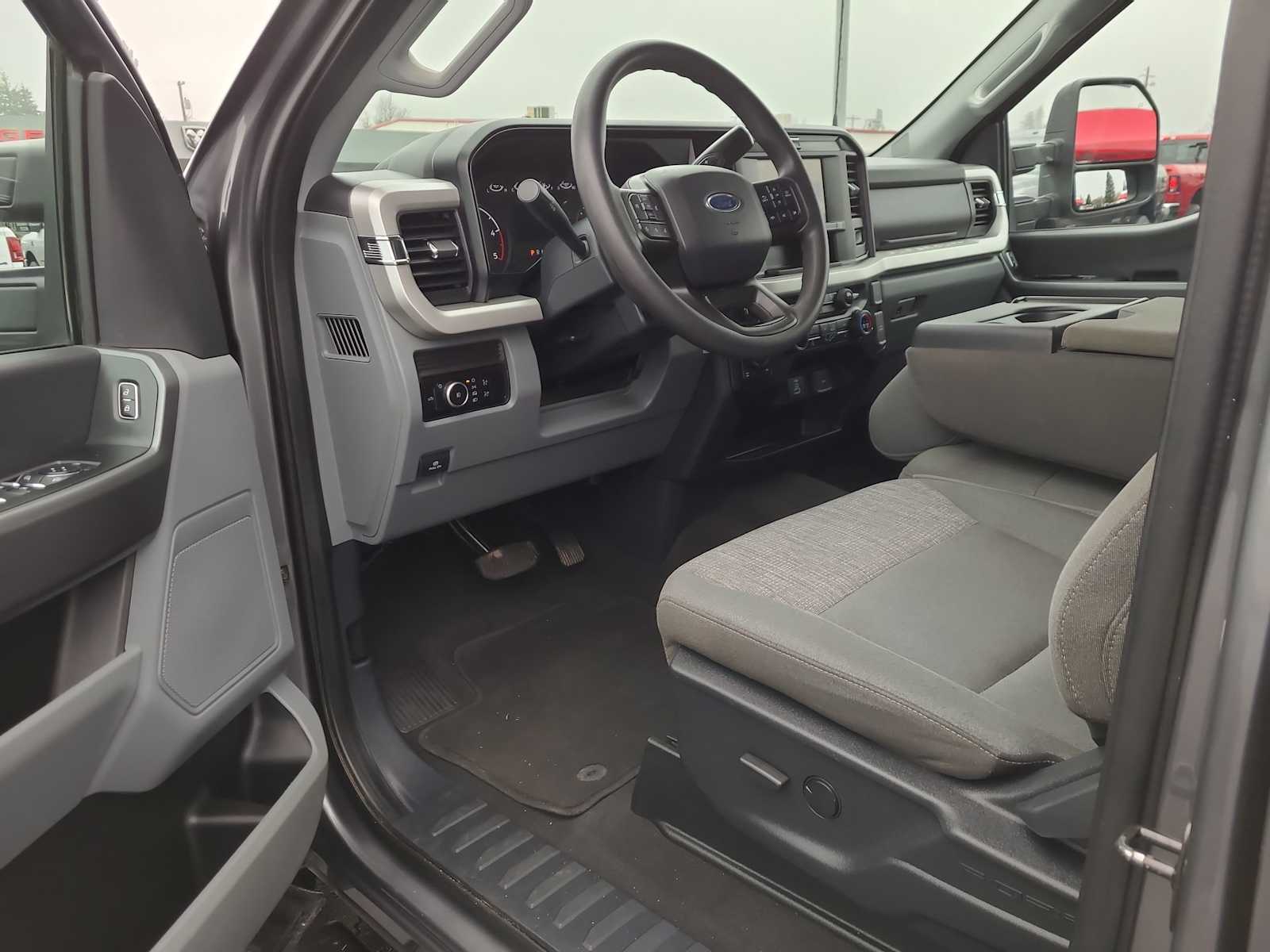 Thumbnail: 2025 Ford Econoline - 10