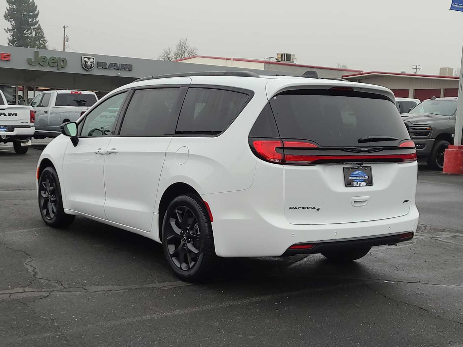 Thumbnail: 2026 Chrysler Pacifica - 12