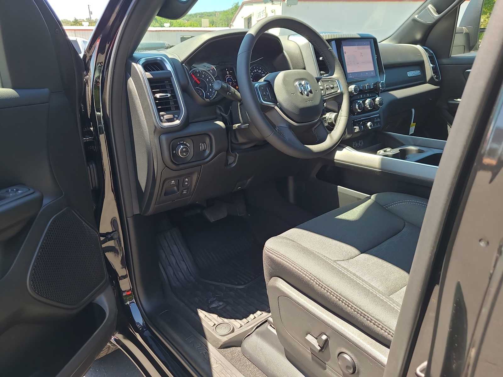 Thumbnail: 2025 RAM 1500 - 10