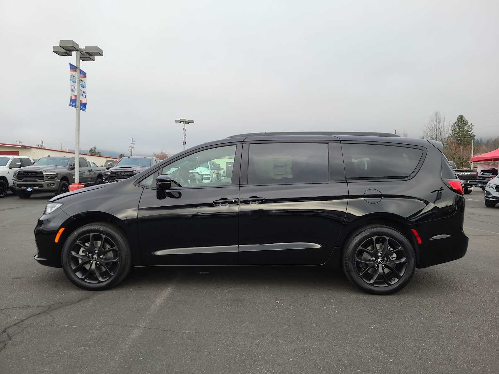 Thumbnail: 2026 Chrysler Pacifica - 11