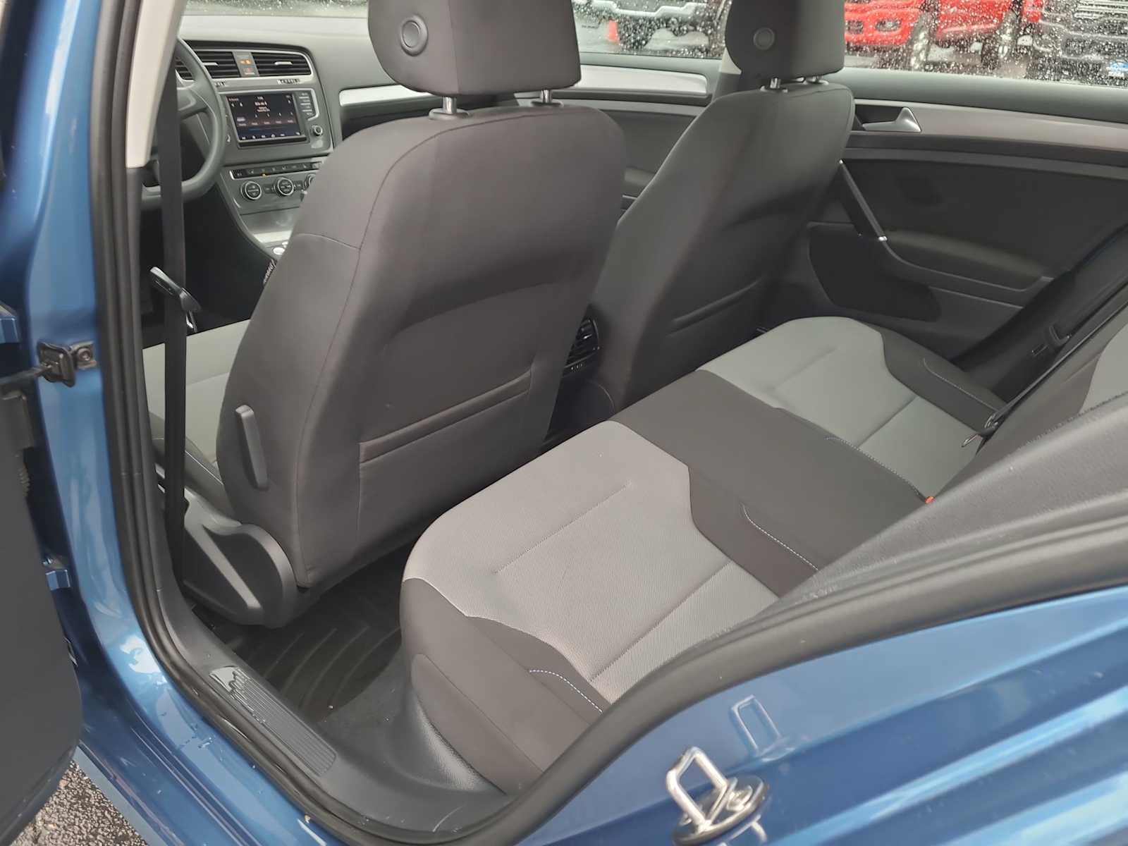 Thumbnail: 2016 Volkswagen e-Golf - 20