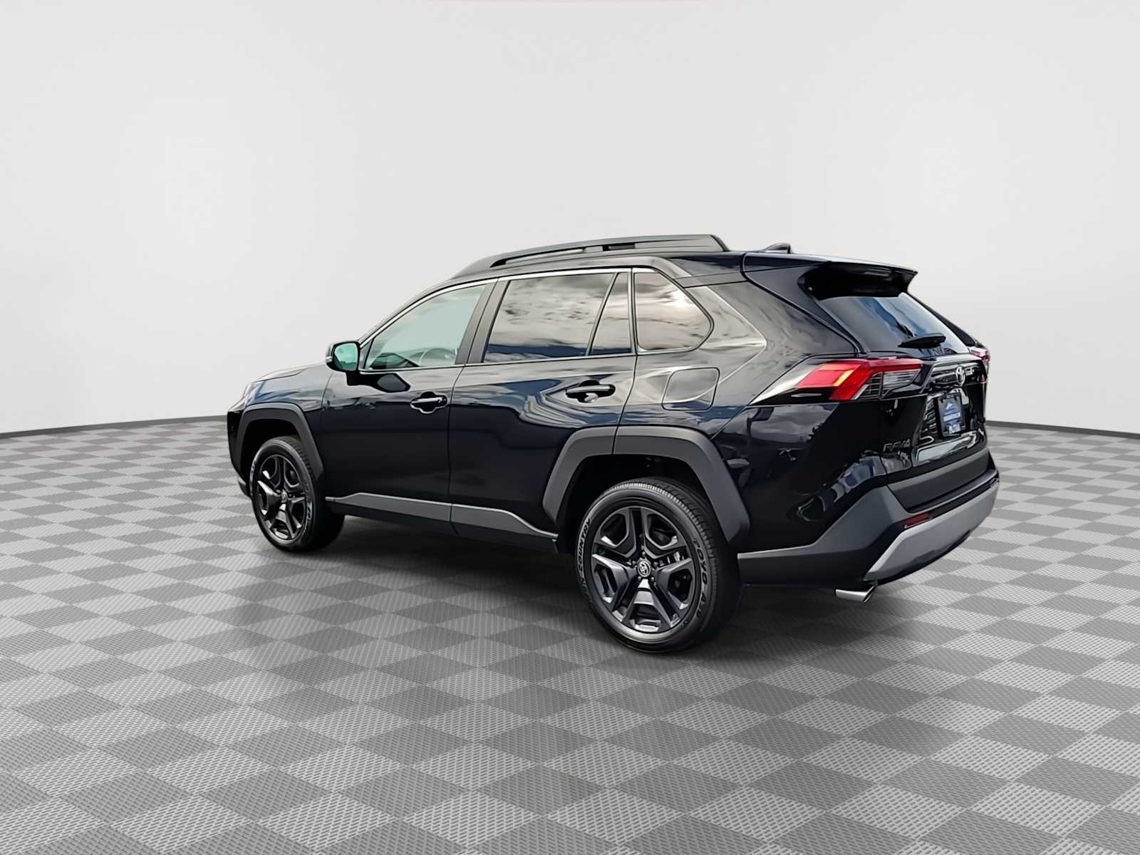 Thumbnail: 2024 Toyota RAV4 - 6