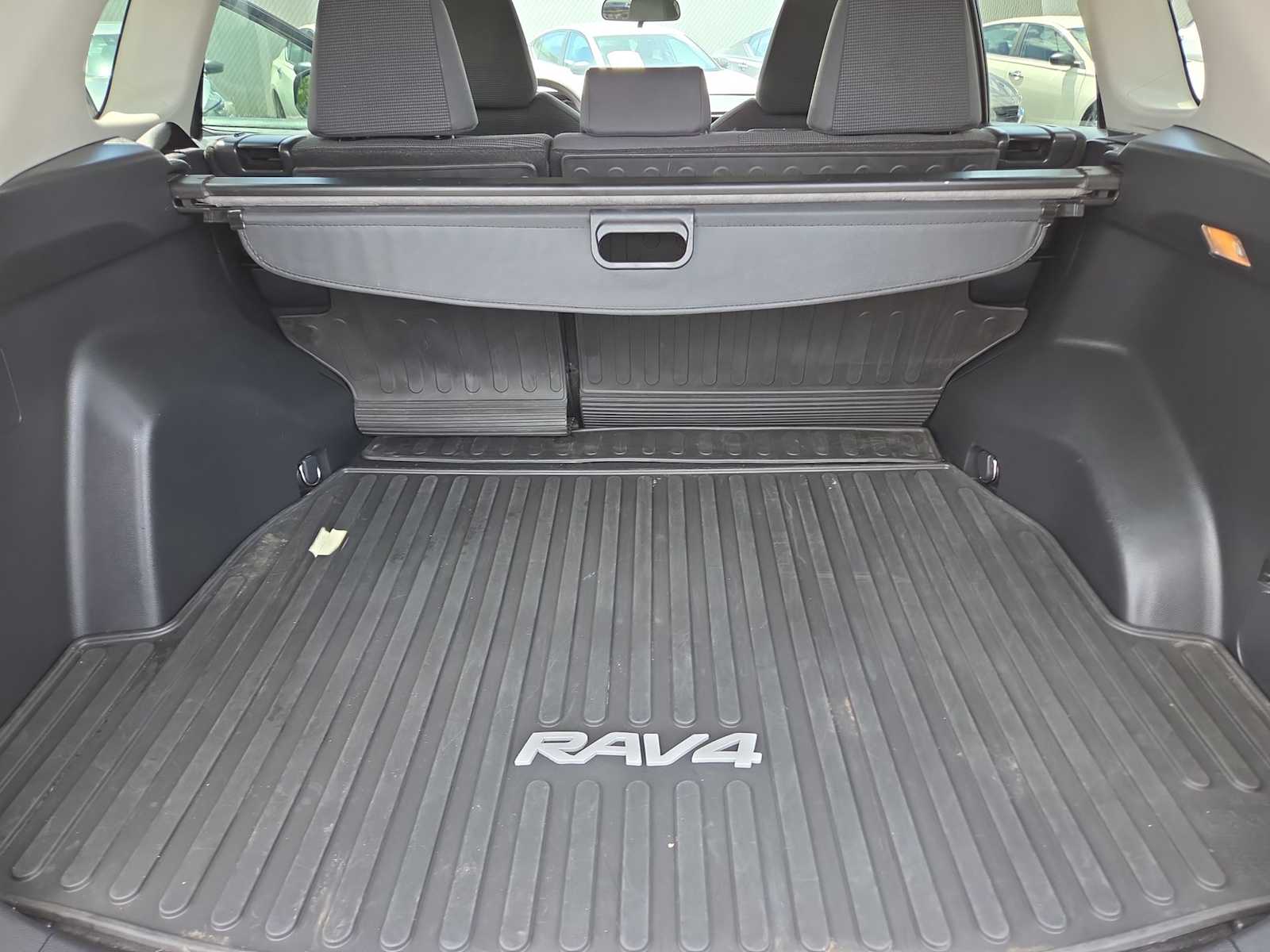 Thumbnail: 2019 Toyota RAV4 - 27