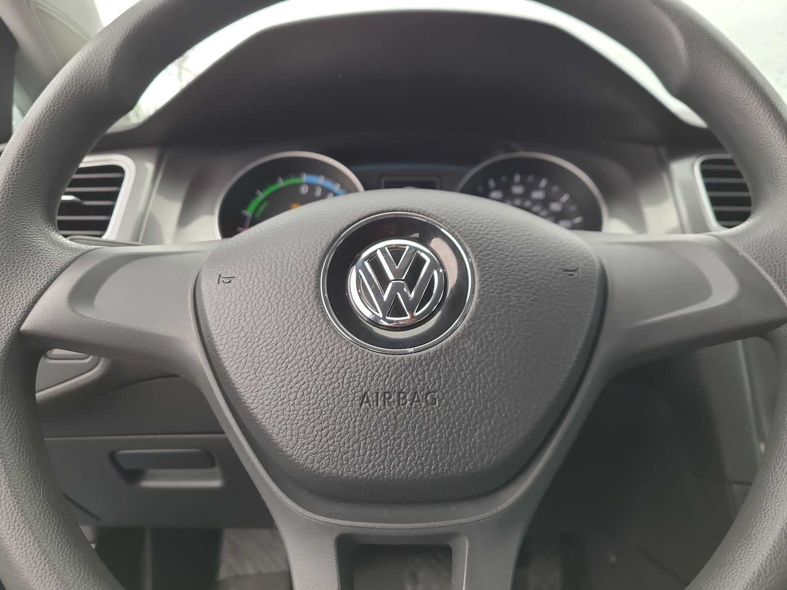 Thumbnail: 2016 Volkswagen e-Golf - 23