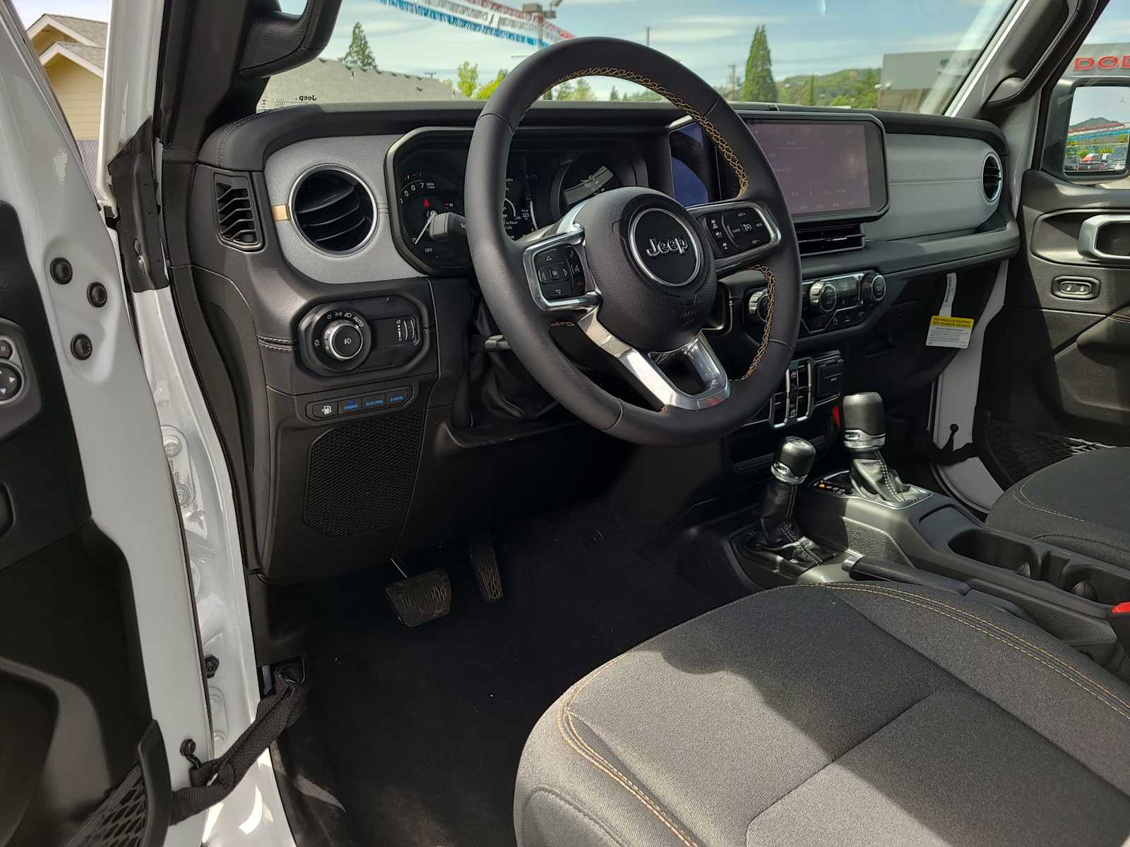 2024 Jeep Wrangler Sahara 10