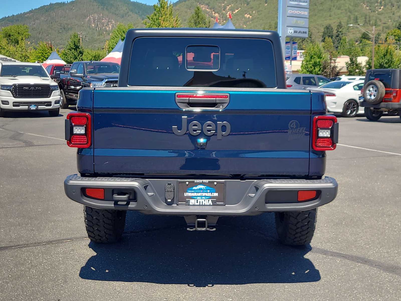 Thumbnail: 2025 Jeep Gladiator - 13