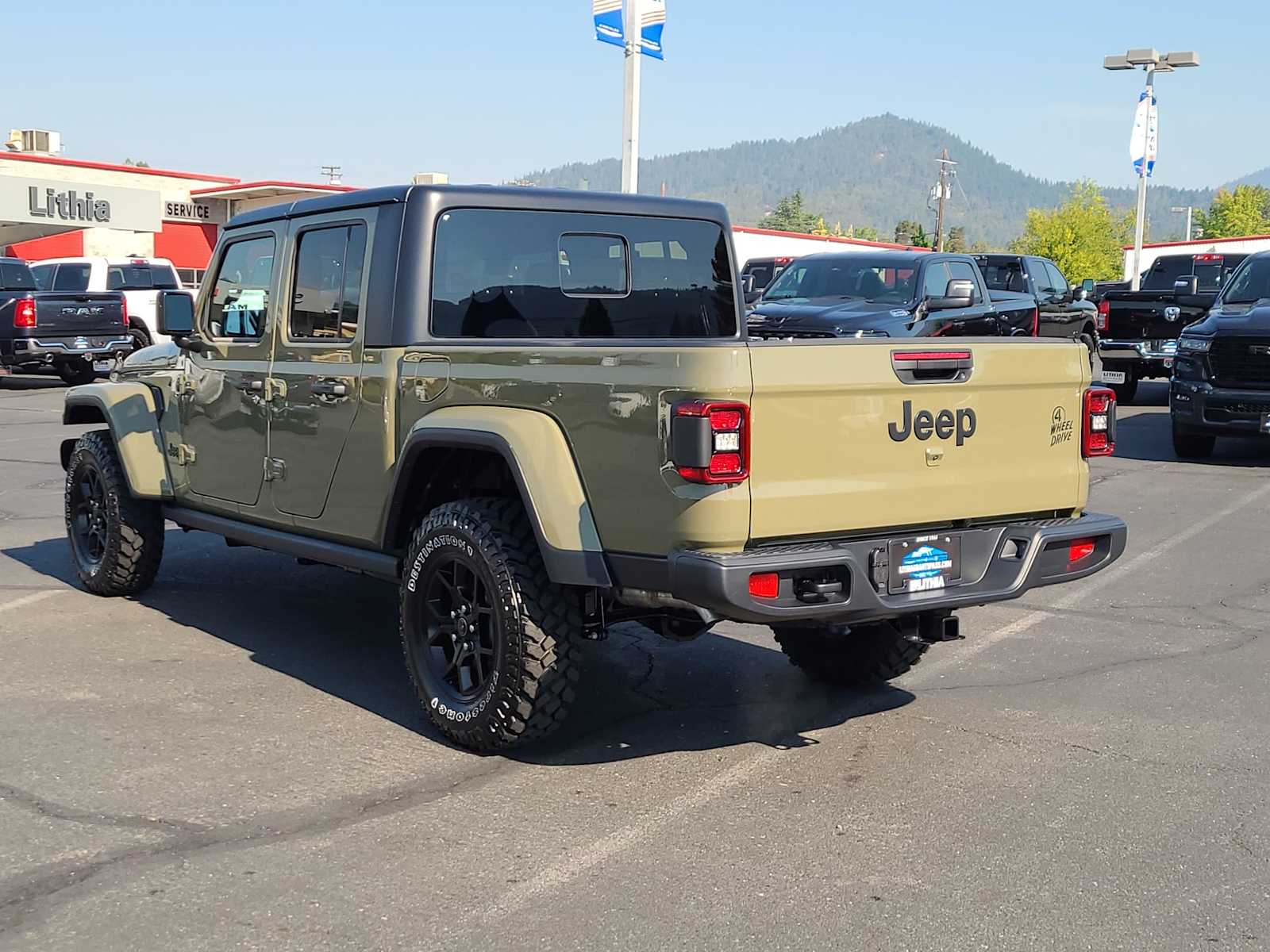 Thumbnail: 2025 Jeep Gladiator - 12
