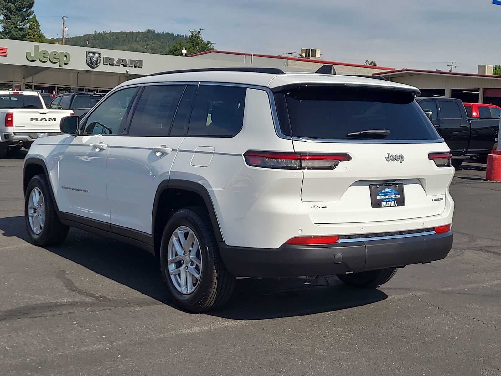 Thumbnail: 2025 Jeep Grand Cherokee - 12