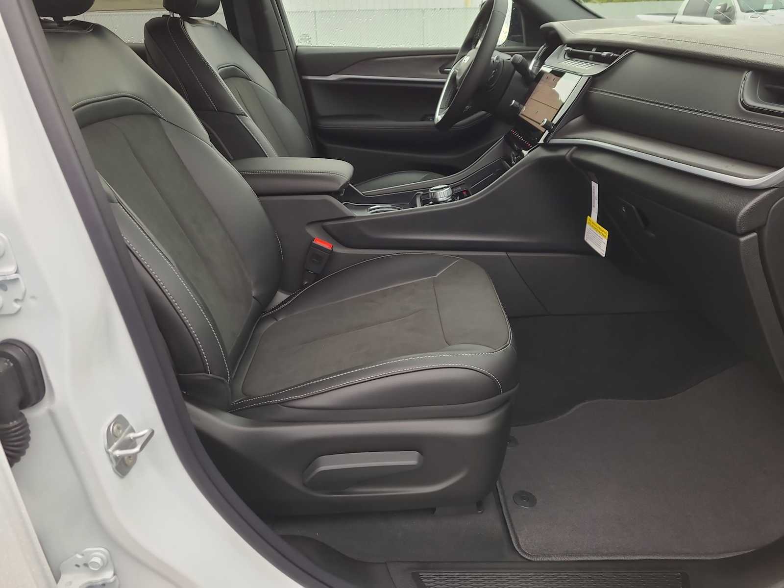 Thumbnail: 2026 Jeep Grand Cherokee - 22