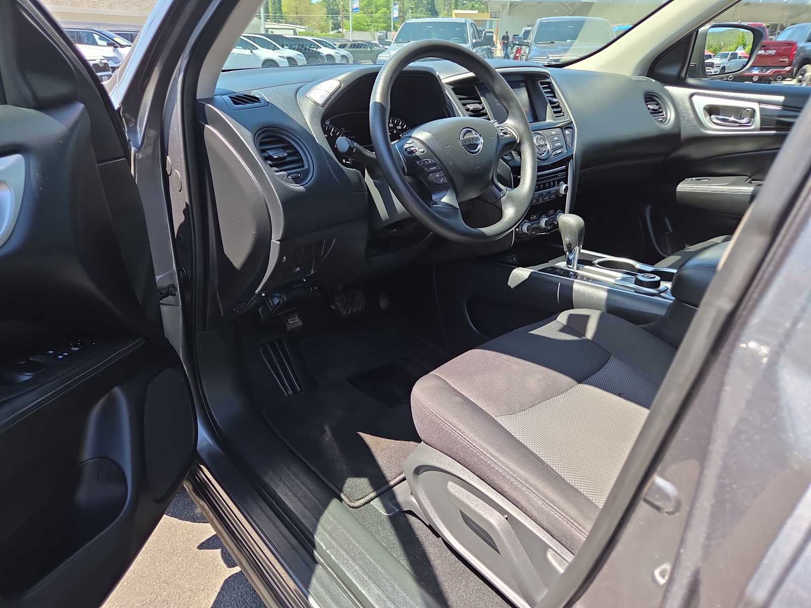 Thumbnail: 2020 Nissan Pathfinder - 10