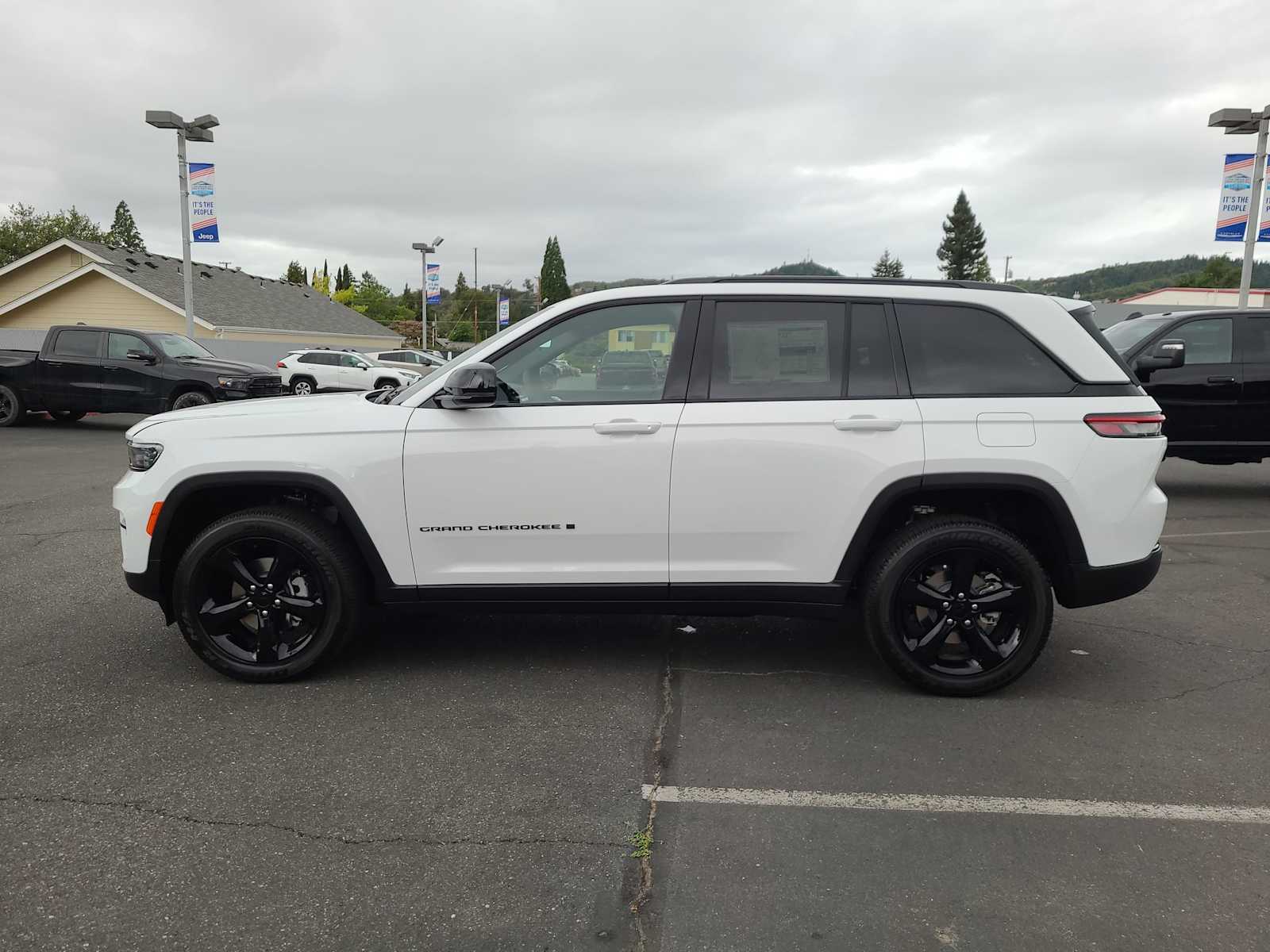 Thumbnail: 2025 Jeep Grand Cherokee - 11