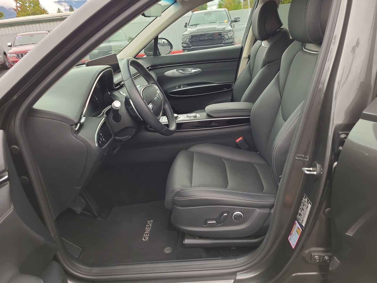 Thumbnail: 2025 Genesis GV70 - 19