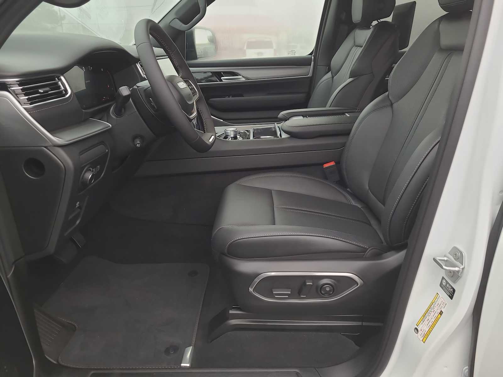 Thumbnail: 2026 Jeep Grand Wagoneer - 19