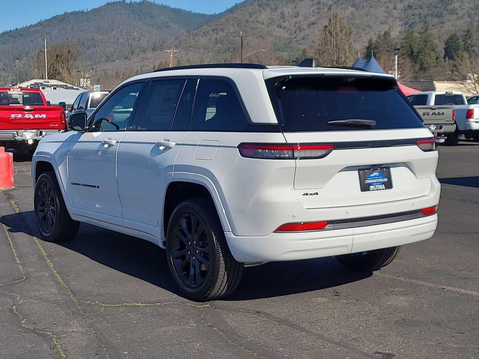 Thumbnail: 2026 Jeep Grand Cherokee - 12