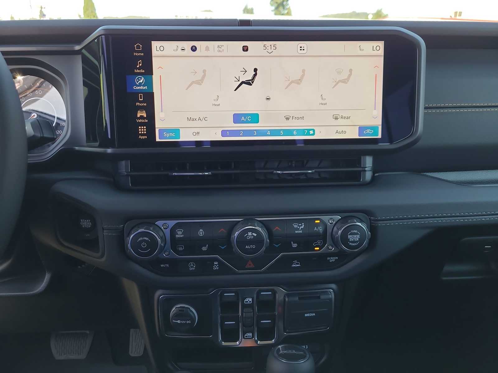 Thumbnail: 2025 Jeep Gladiator - 24