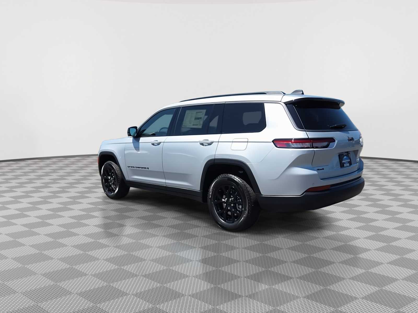 Thumbnail: 2026 Jeep Grand Cherokee - 6