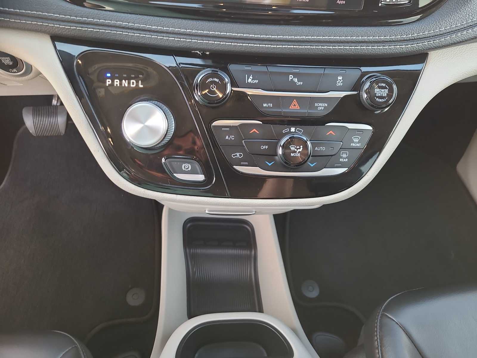 Thumbnail: 2023 Chrysler Pacifica - 25