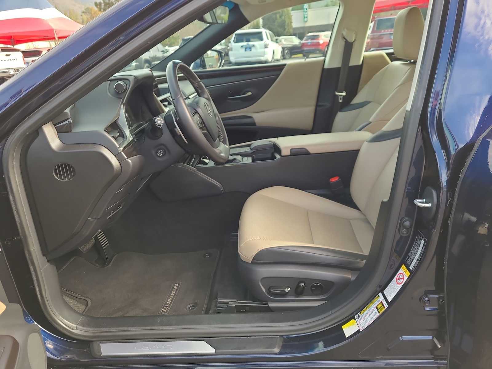 Thumbnail: 2019 Lexus ES - 19