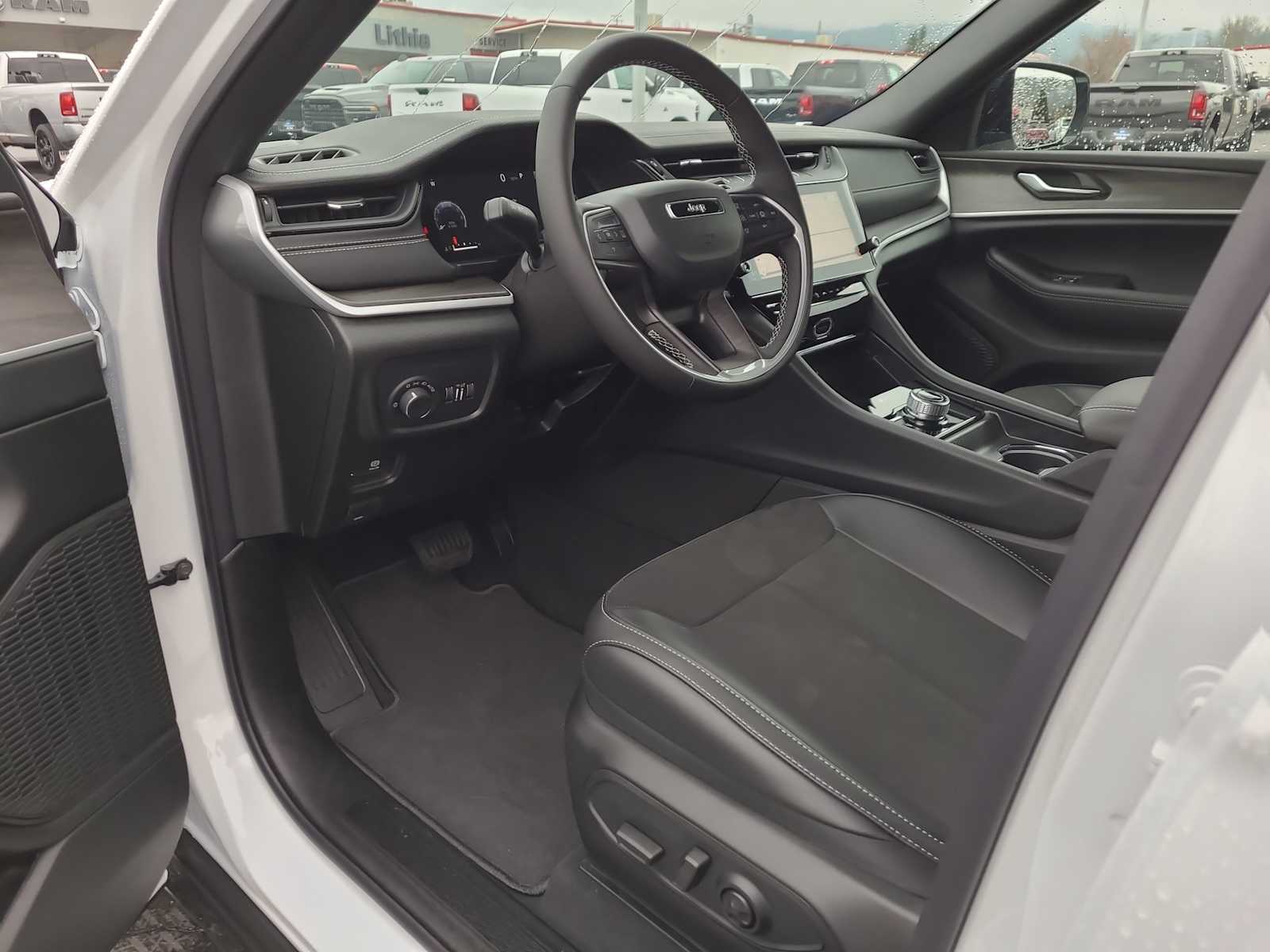 Thumbnail: 2026 Jeep Grand Cherokee - 10