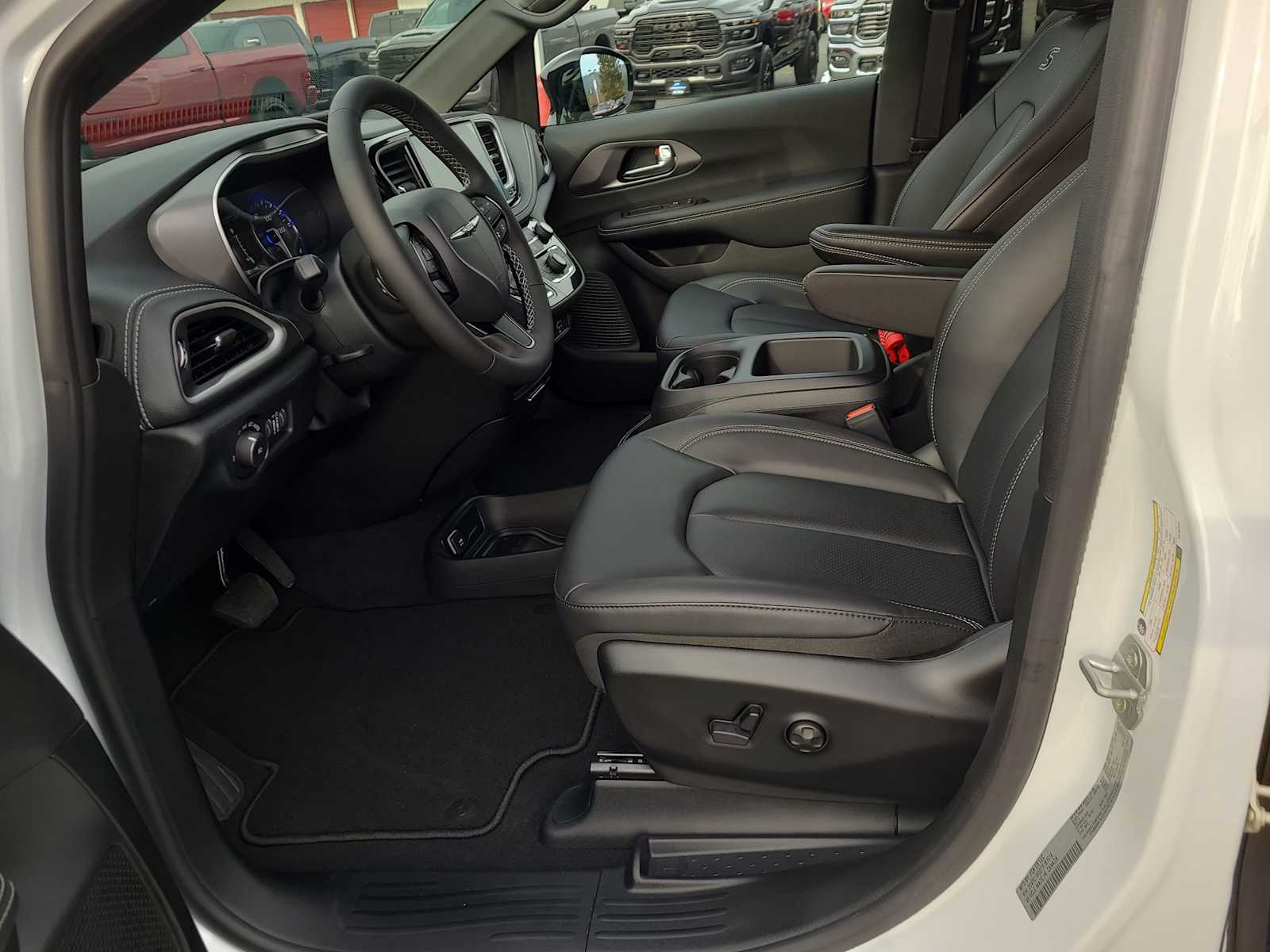 Thumbnail: 2026 Chrysler Pacifica - 19