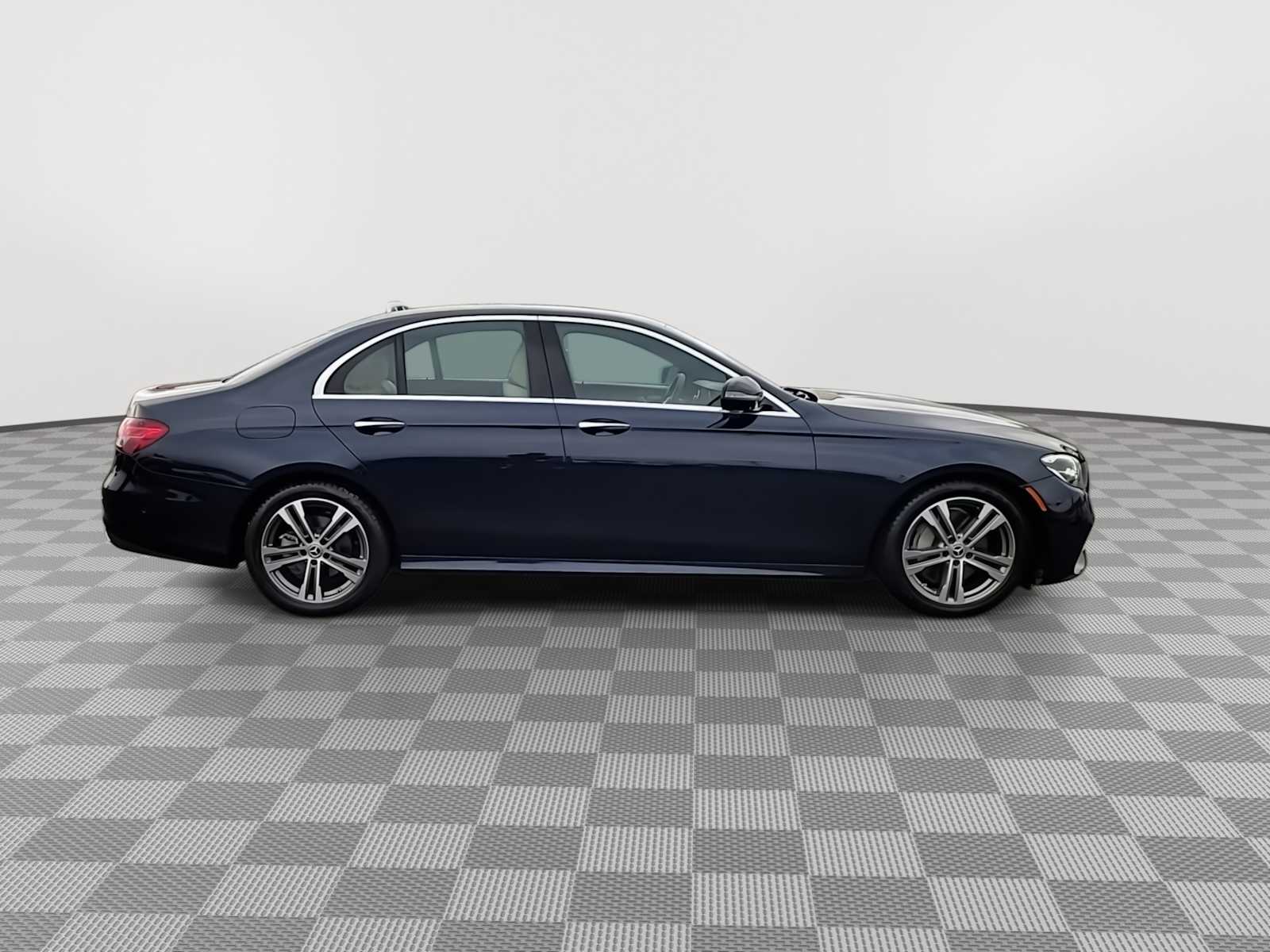 Thumbnail: 2021 Mercedes-Benz E-Class - 9
