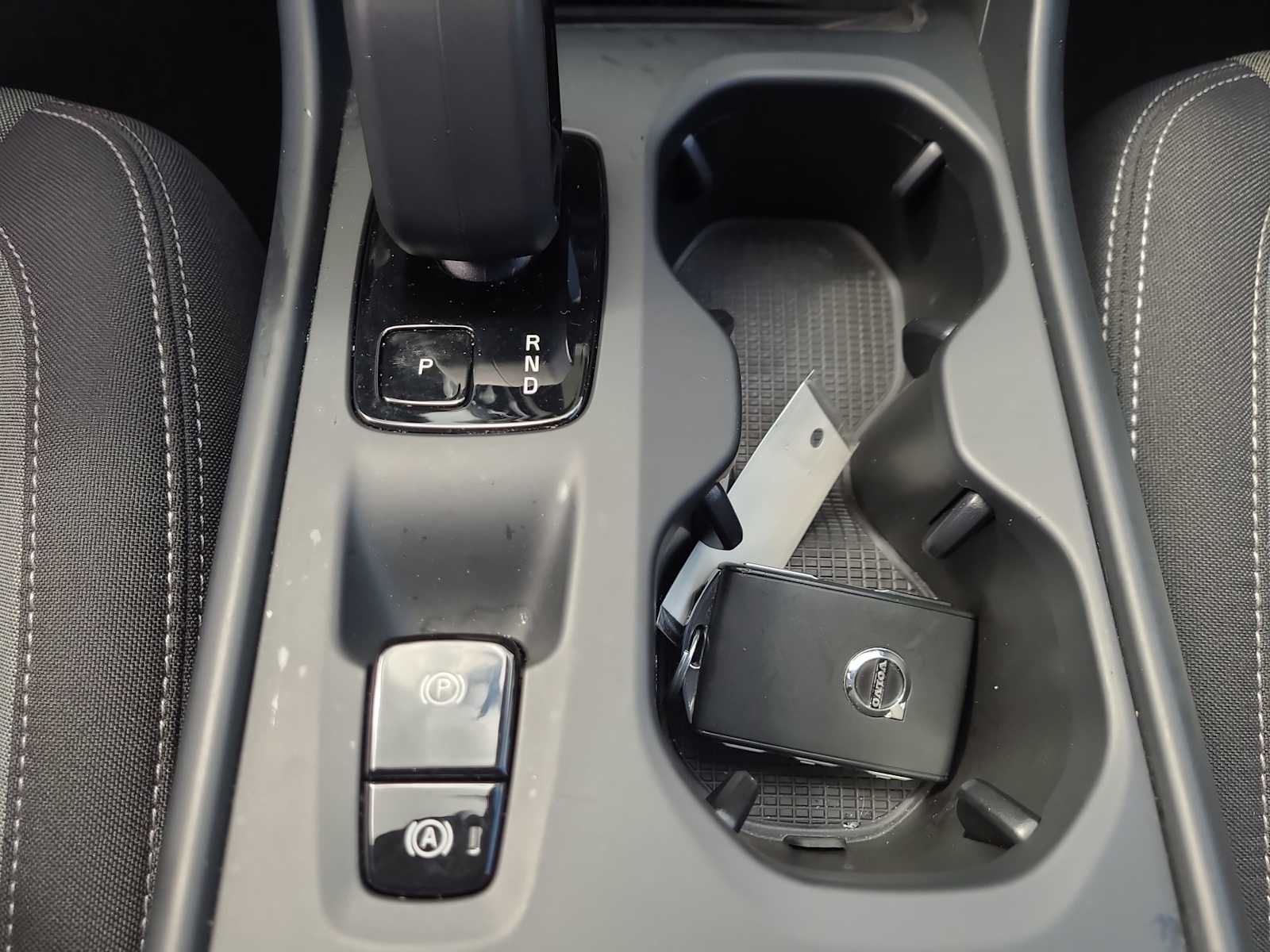 Thumbnail: 2024 Volvo XC40 - 25