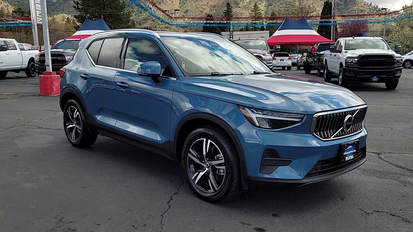 Thumbnail: 2024 Volvo XC40 - 2
