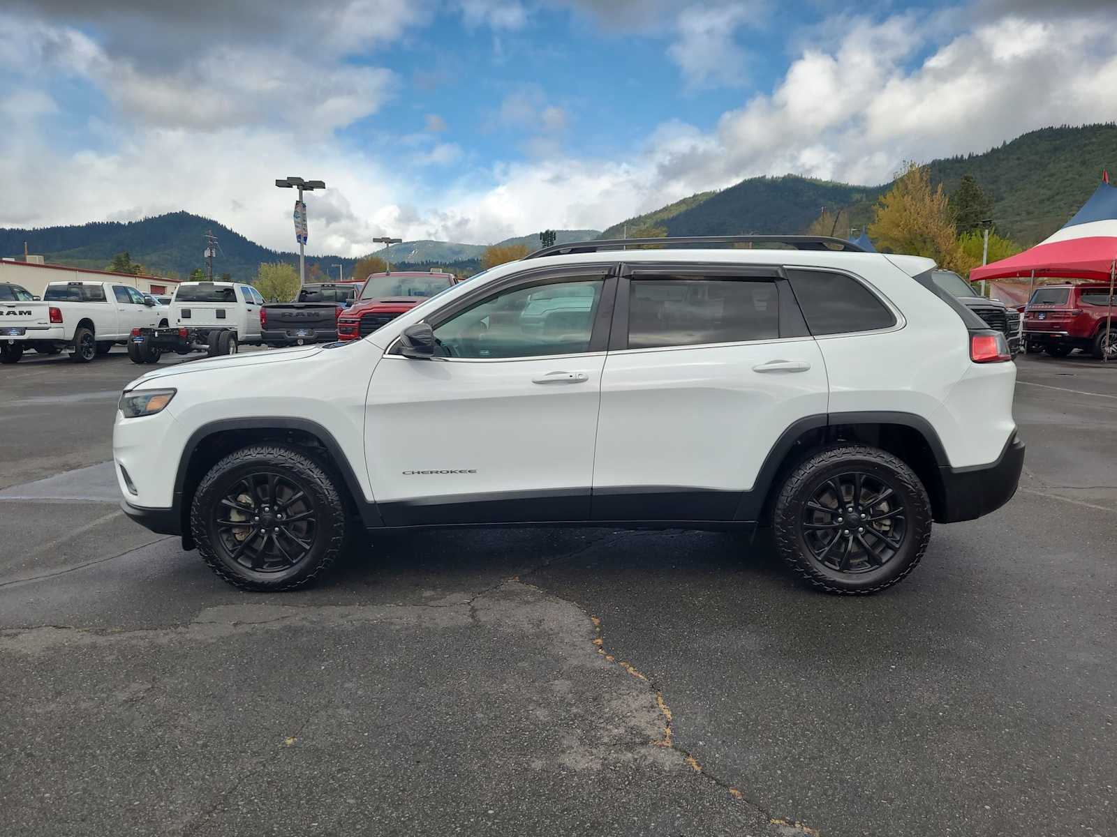 Thumbnail: 2022 Jeep Cherokee - 11