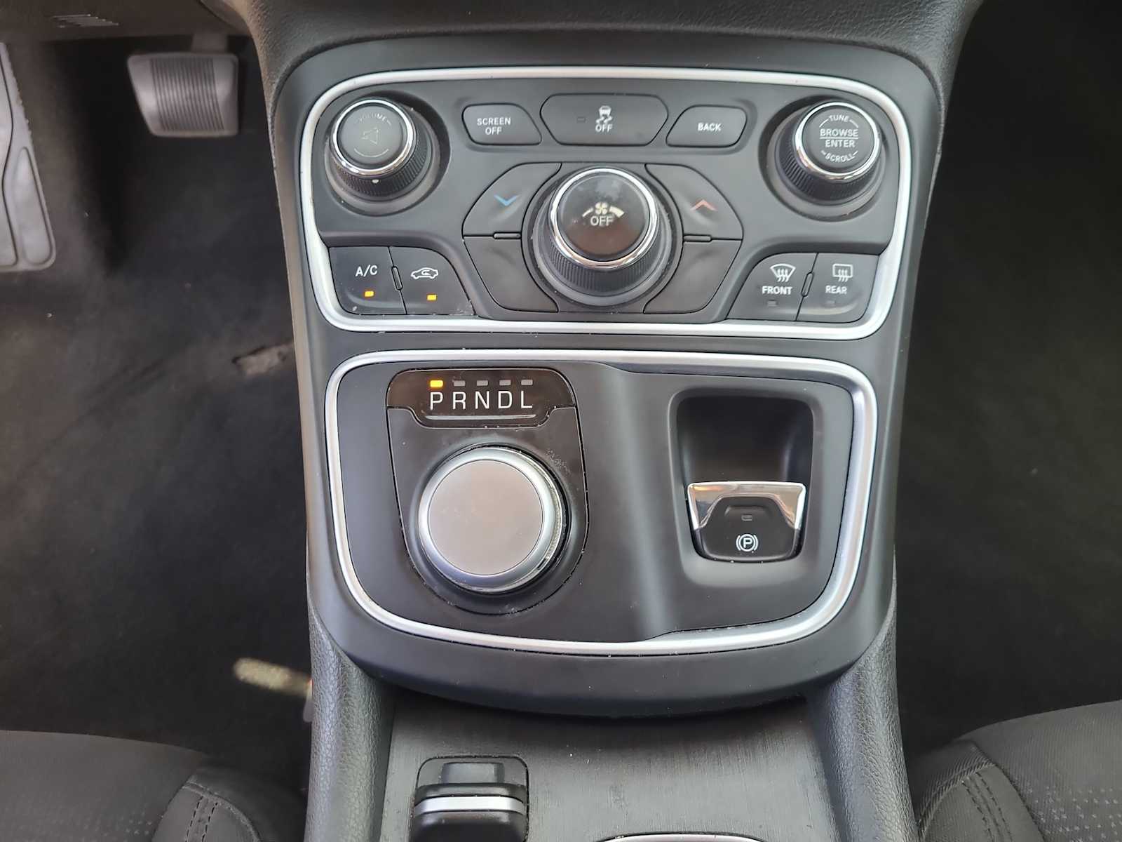 Thumbnail: 2015 Chrysler 200 - 25