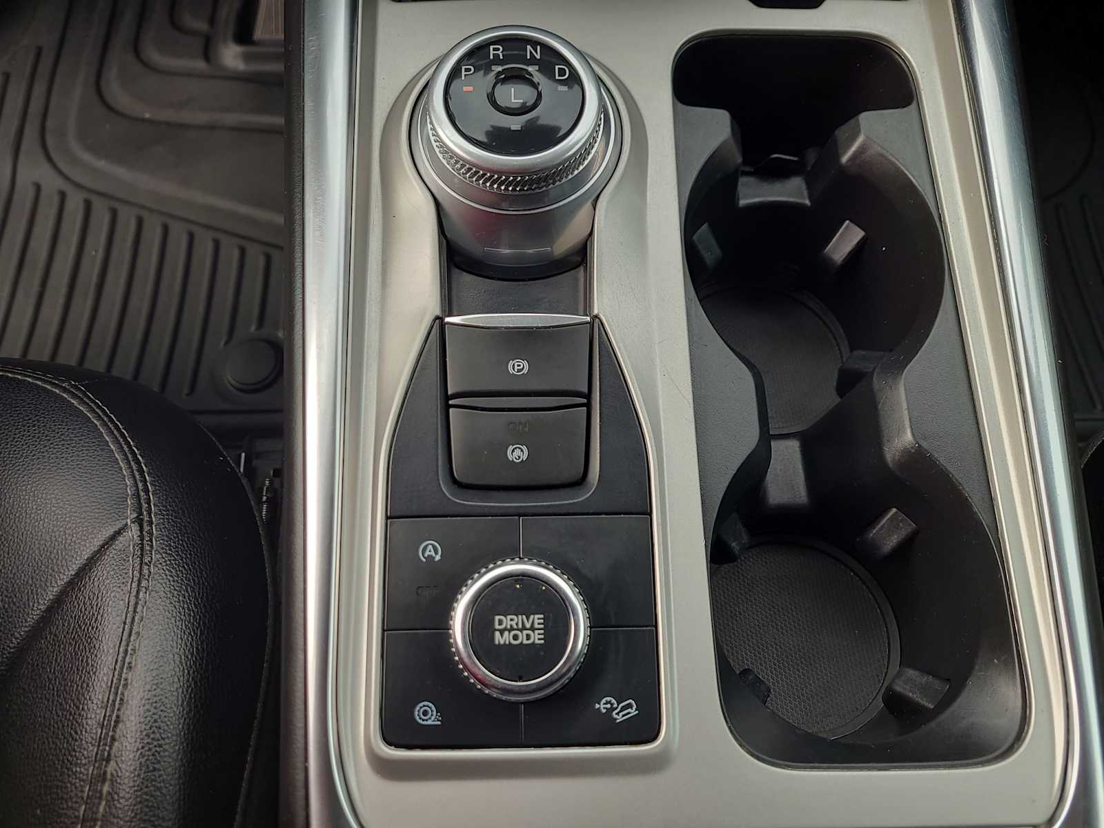 Thumbnail: 2022 Ford Explorer - 25