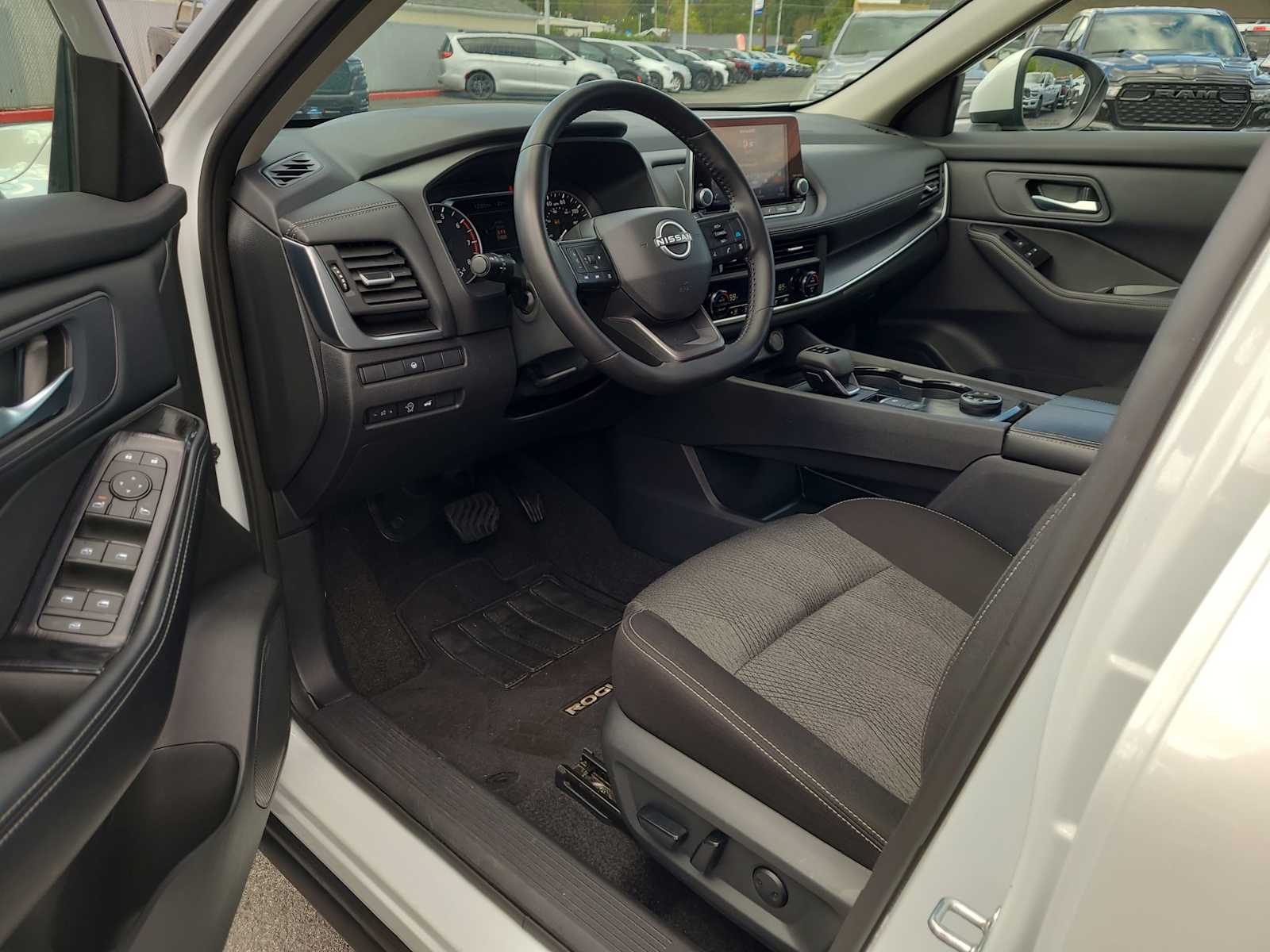 Thumbnail: 2025 Nissan Rogue - 9