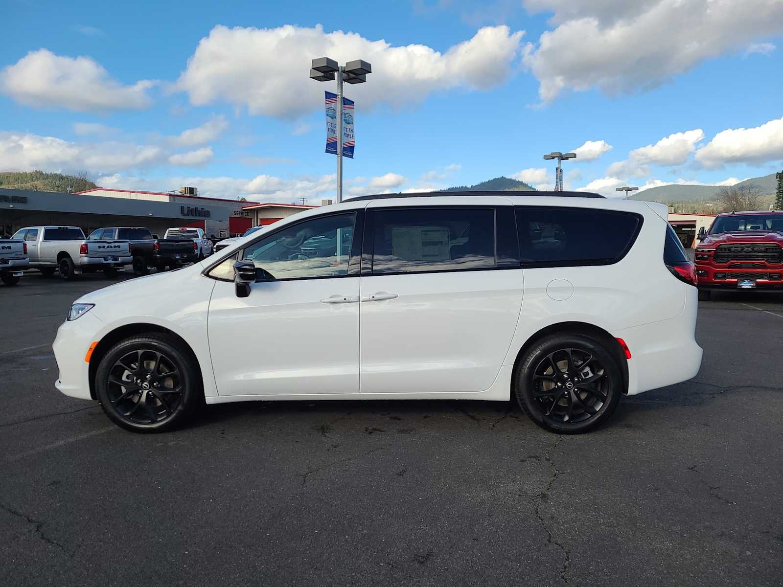 Thumbnail: 2026 Chrysler Pacifica - 11