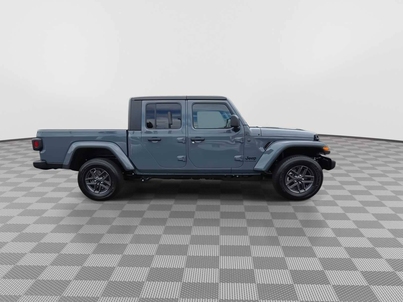 Thumbnail: 2026 Jeep Gladiator - 9