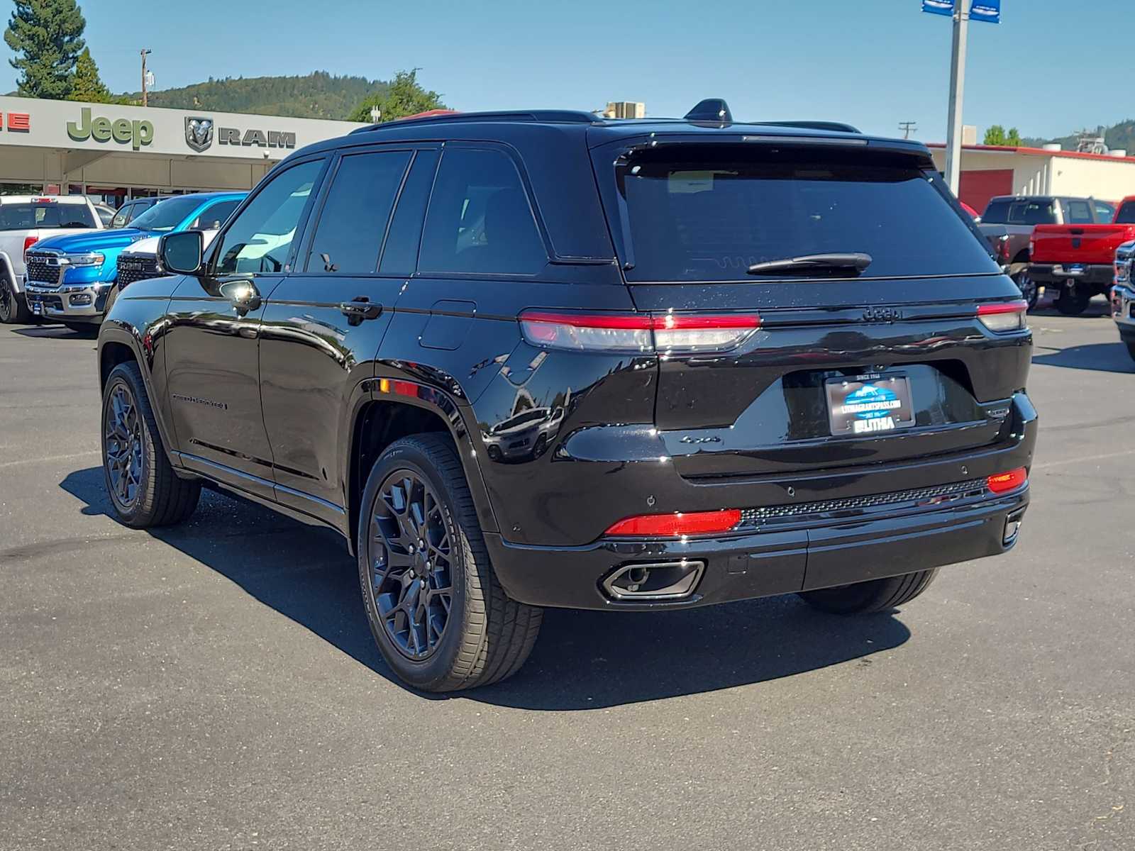 Thumbnail: 2025 Jeep Grand Cherokee - 12