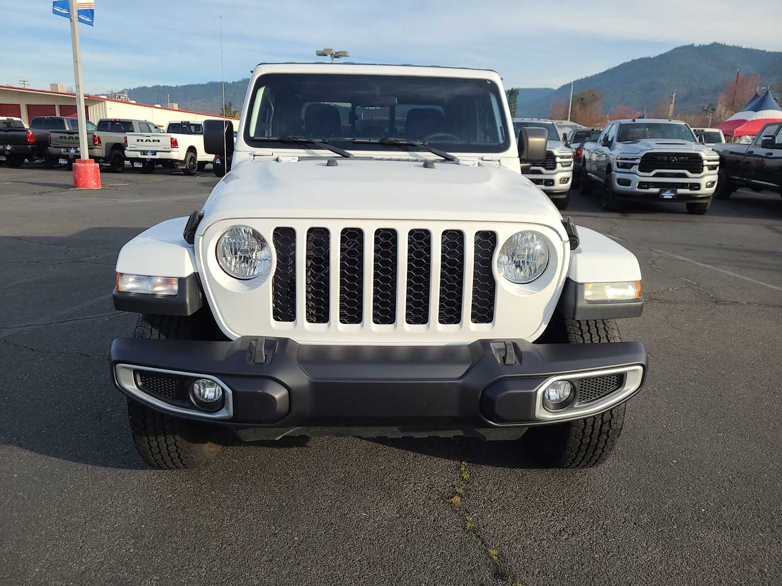 Thumbnail: 2023 Jeep Gladiator - 14