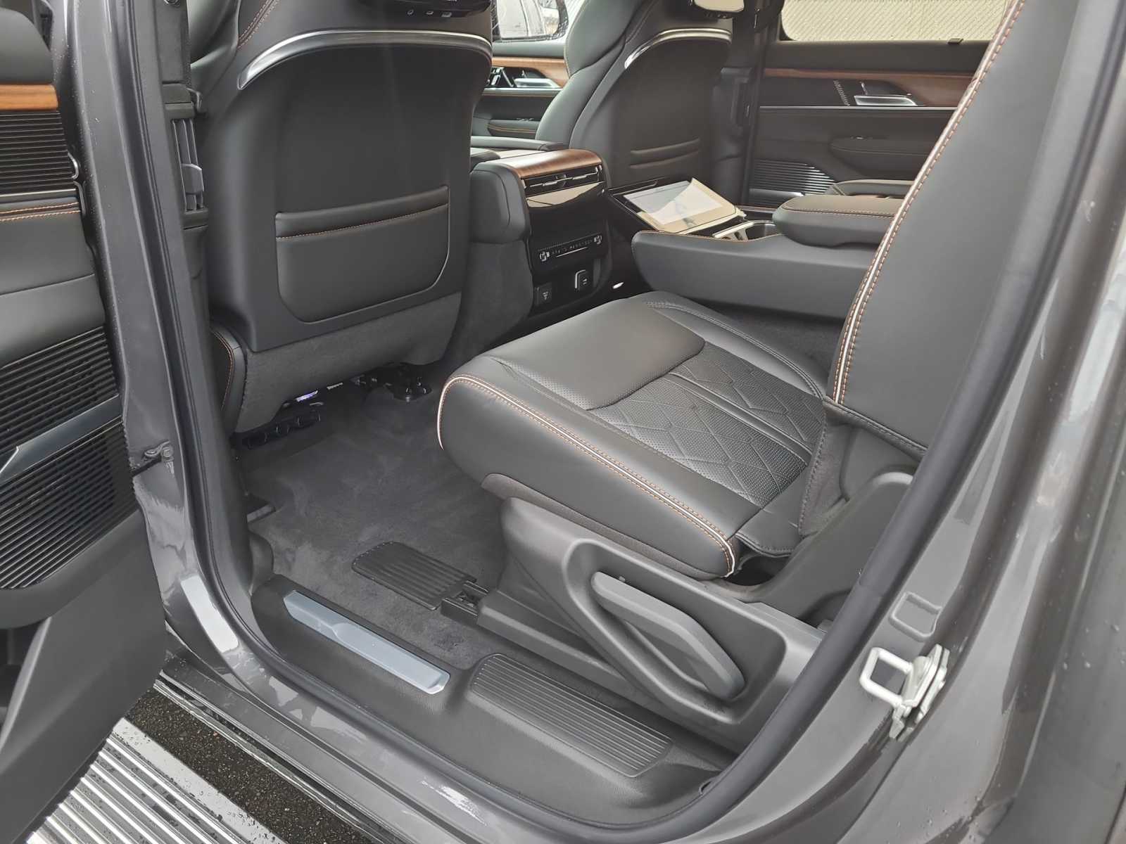 2024 Jeep Grand Wagoneer Series III 20