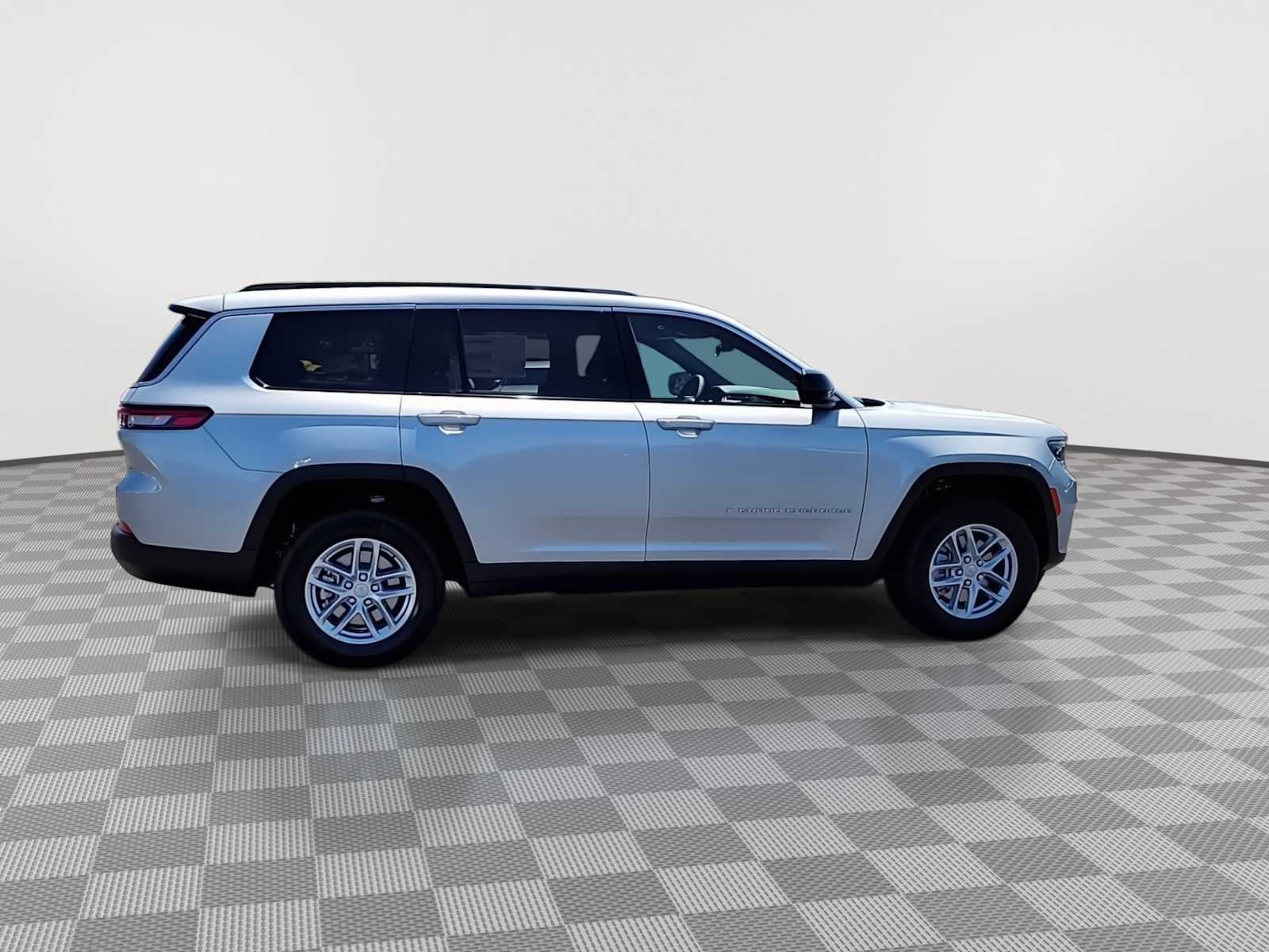 Thumbnail: 2025 Jeep Grand Cherokee - 9