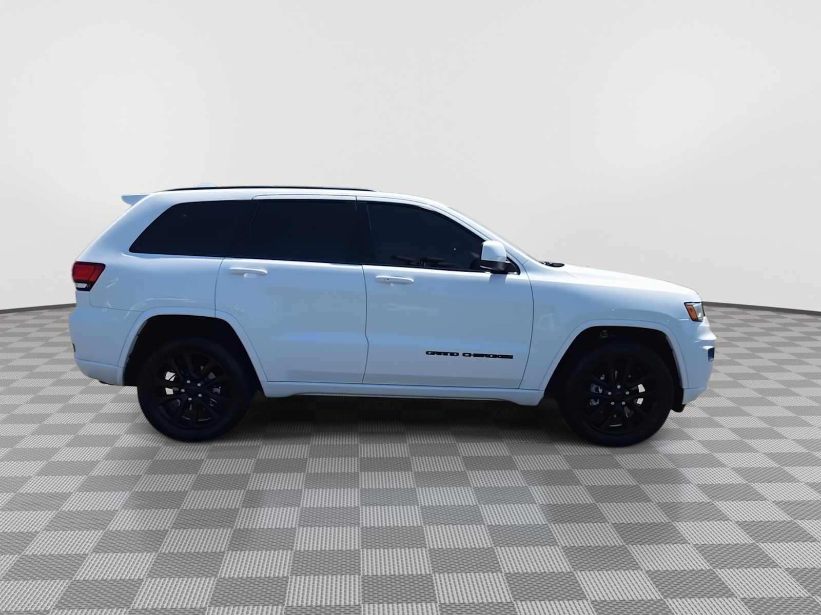 Thumbnail: 2020 Jeep Grand Cherokee - 9