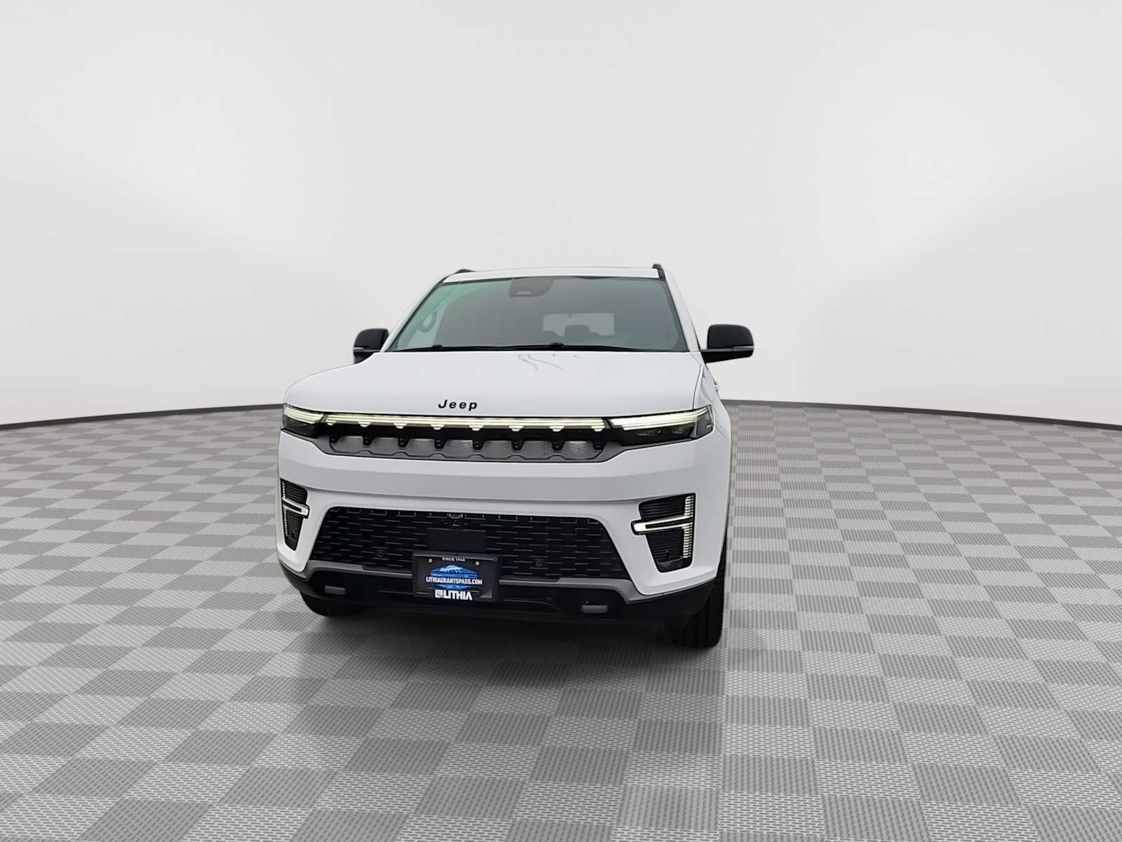 Thumbnail: 2026 Jeep Grand Wagoneer - 3