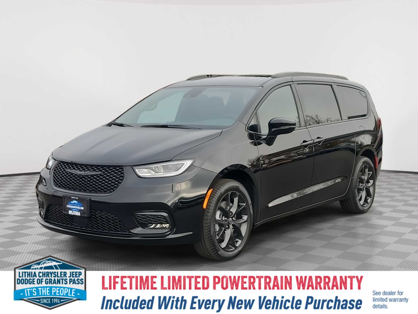 2026 Chrysler Pacifica Select's photo