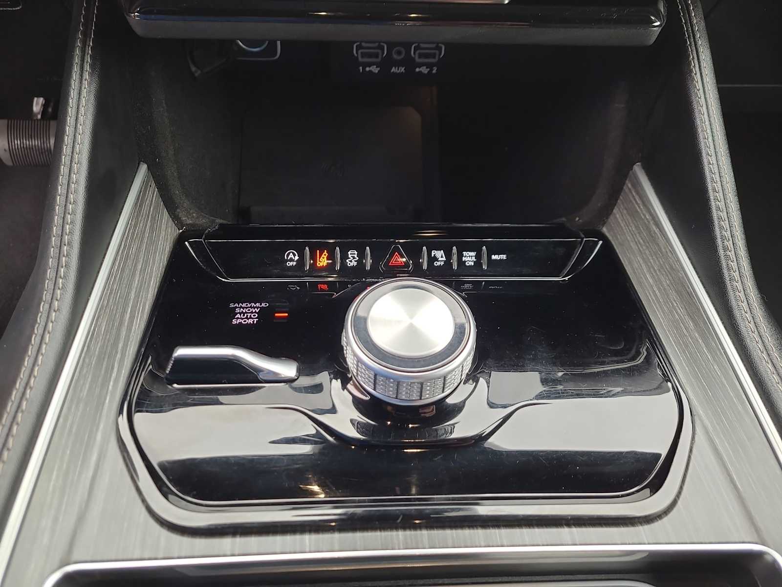 Thumbnail: 2024 Jeep Wagoneer - 25