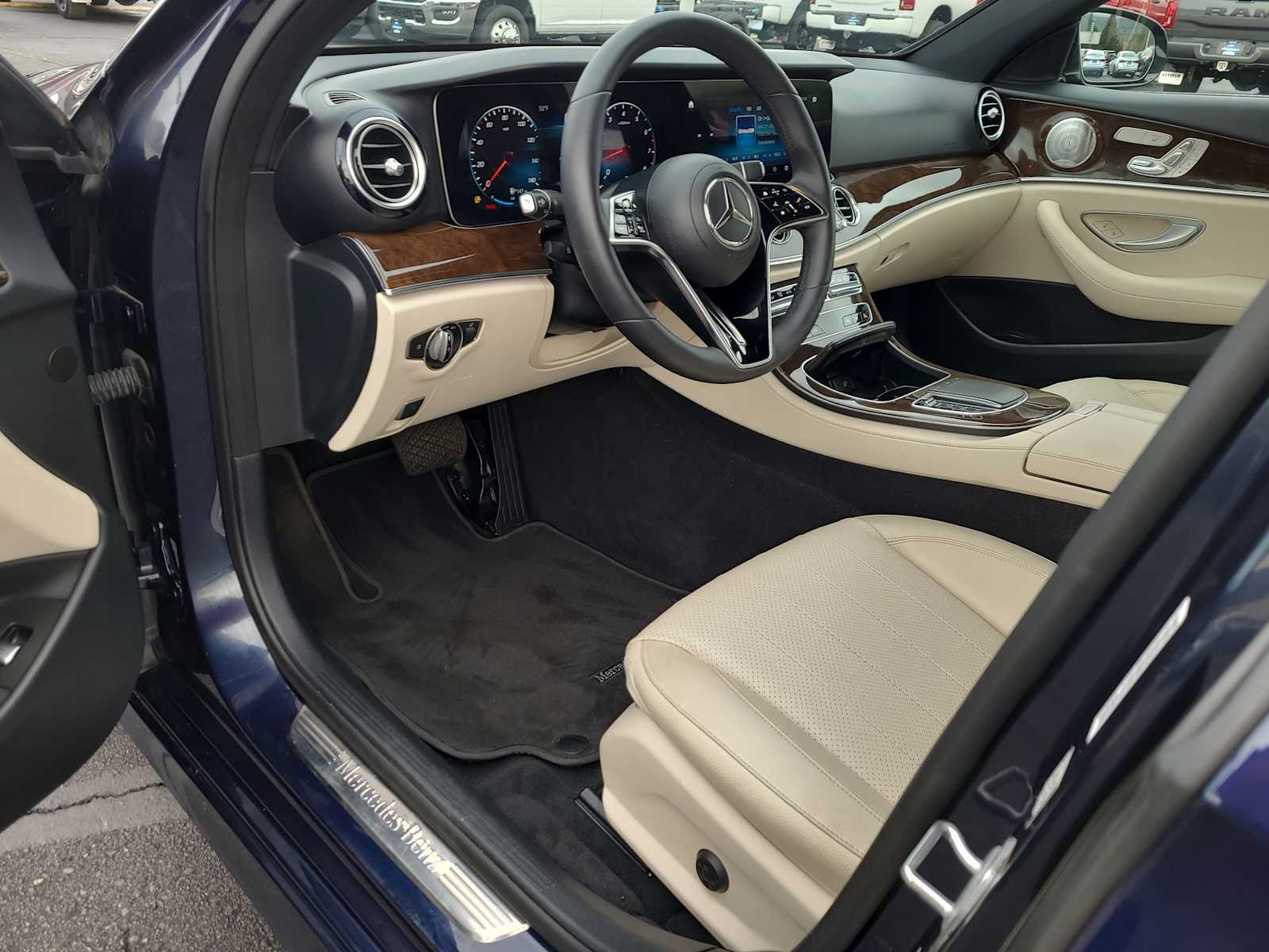 Thumbnail: 2021 Mercedes-Benz E-Class - 10
