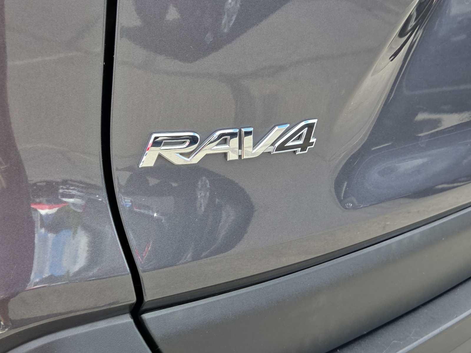 Thumbnail: 2019 Toyota RAV4 - 15