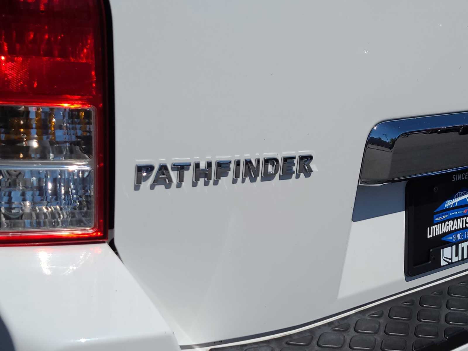 2005 Nissan Pathfinder XE 15